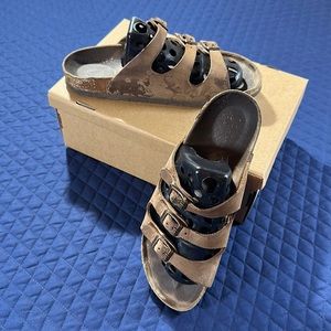 Birkenstock Leather Triple Strap.  Size 39.           Light Brown